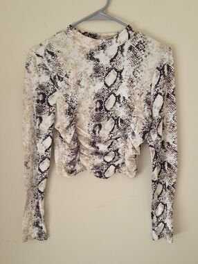 Snake Print Long-Sleeve Ruched Crop Top - Neutral